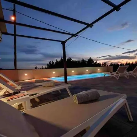New Buterin With Heated Pool *
