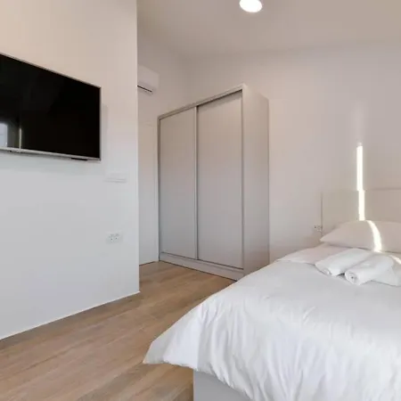Villa New Buterin With Heated Pool Novigrad (Dalmatia)