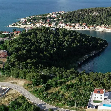 Villa New Buterin With Heated Pool