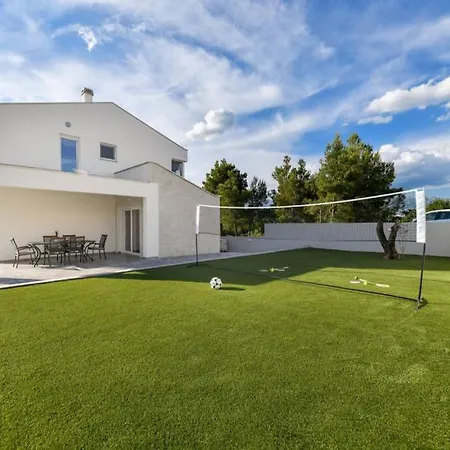 Villa New Buterin With Heated Pool *