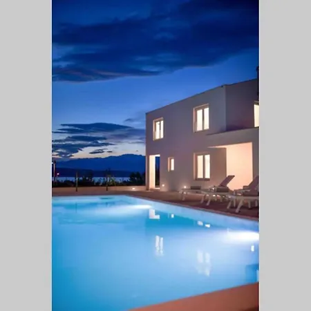 New Buterin With Heated Pool *