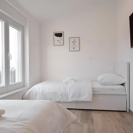 Villa New Buterin With Heated Pool