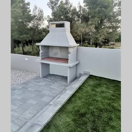 New Buterin With Heated Pool *