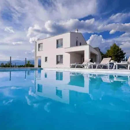 New Buterin With Heated Pool *